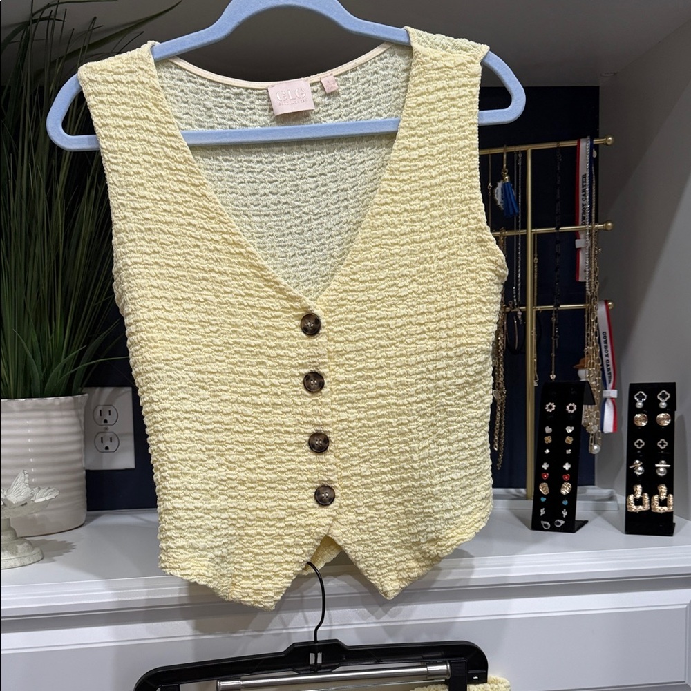 Yellow Textured Vest and Pants Set GLG Size Large Like New Good Condition - Picture 2 of 8